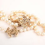 Chanel Collana Lunga Vintage del 2014 con Perle Bianche e Doppio Logo CC Dorato