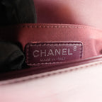 Chanel Le Boy Small Borsa a Spalla in Velluto Bordeaux Matelassé con Catena Argentata