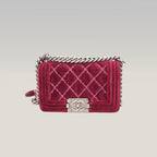 Chanel Le Boy Small Borsa a Spalla in Velluto Bordeaux Matelassé con Catena Argentata