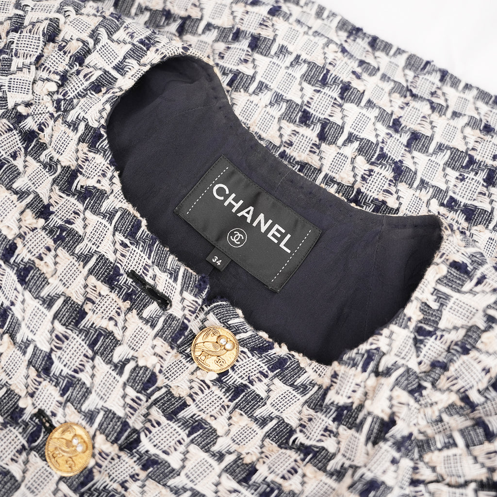 Chanel Abito Tweed Navy e Bianco con Bottoni Gioiello Dorati