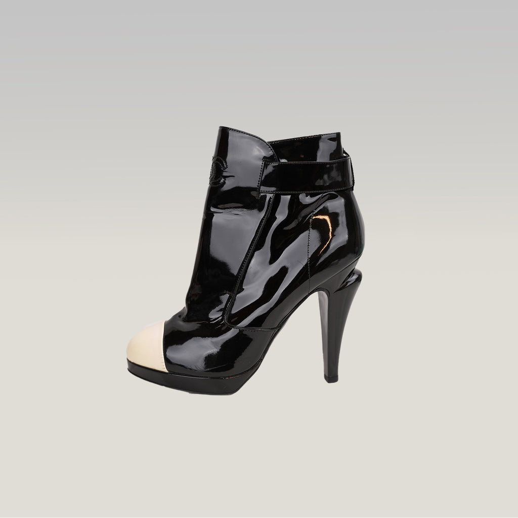Chanel Patent Leather Ankle Boots in Black and White – Size 40.5