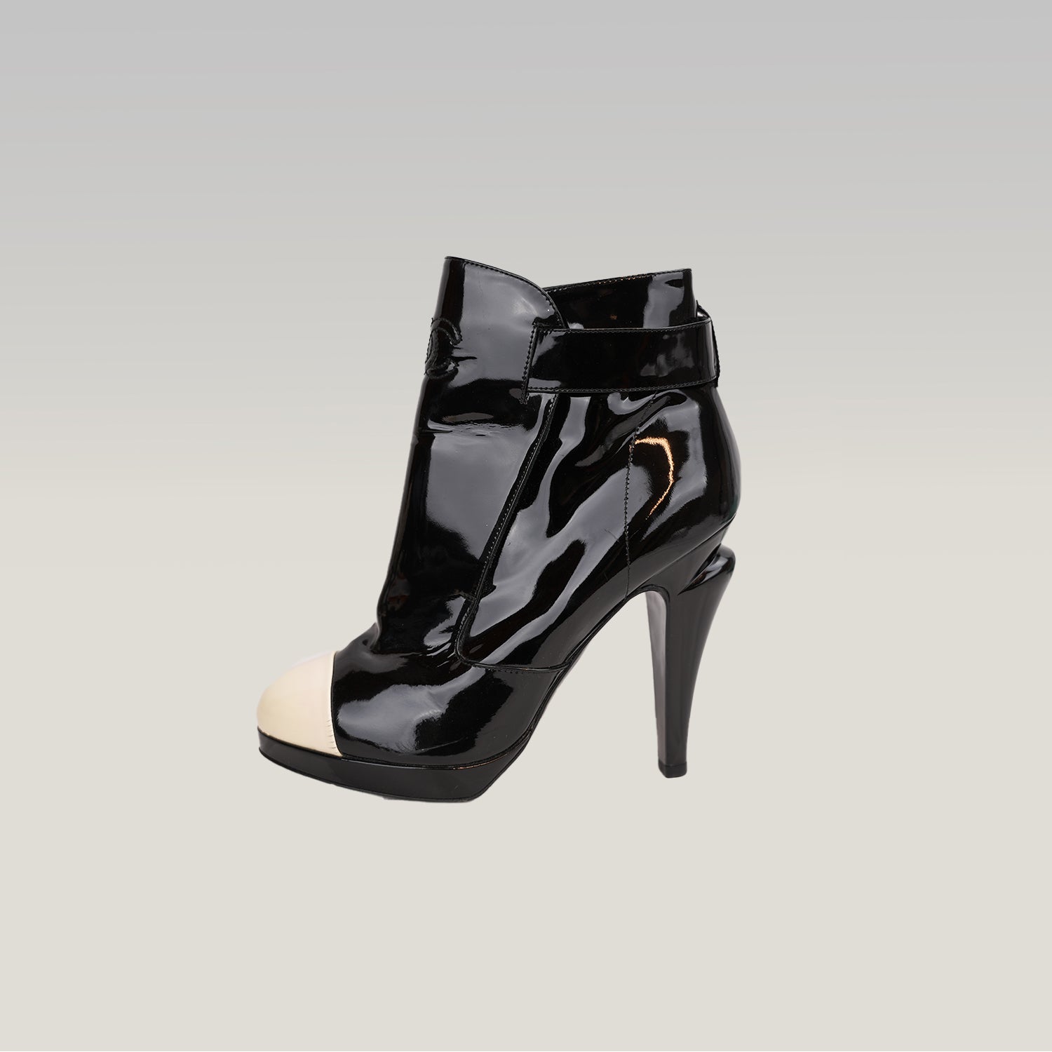 Chanel Patent Leather Ankle Boots in Black and White – Size 40.5