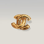 Chanel Spilla CC in Lega Metallica Dorata con Motivo Trapuntato – Broche Vintage
