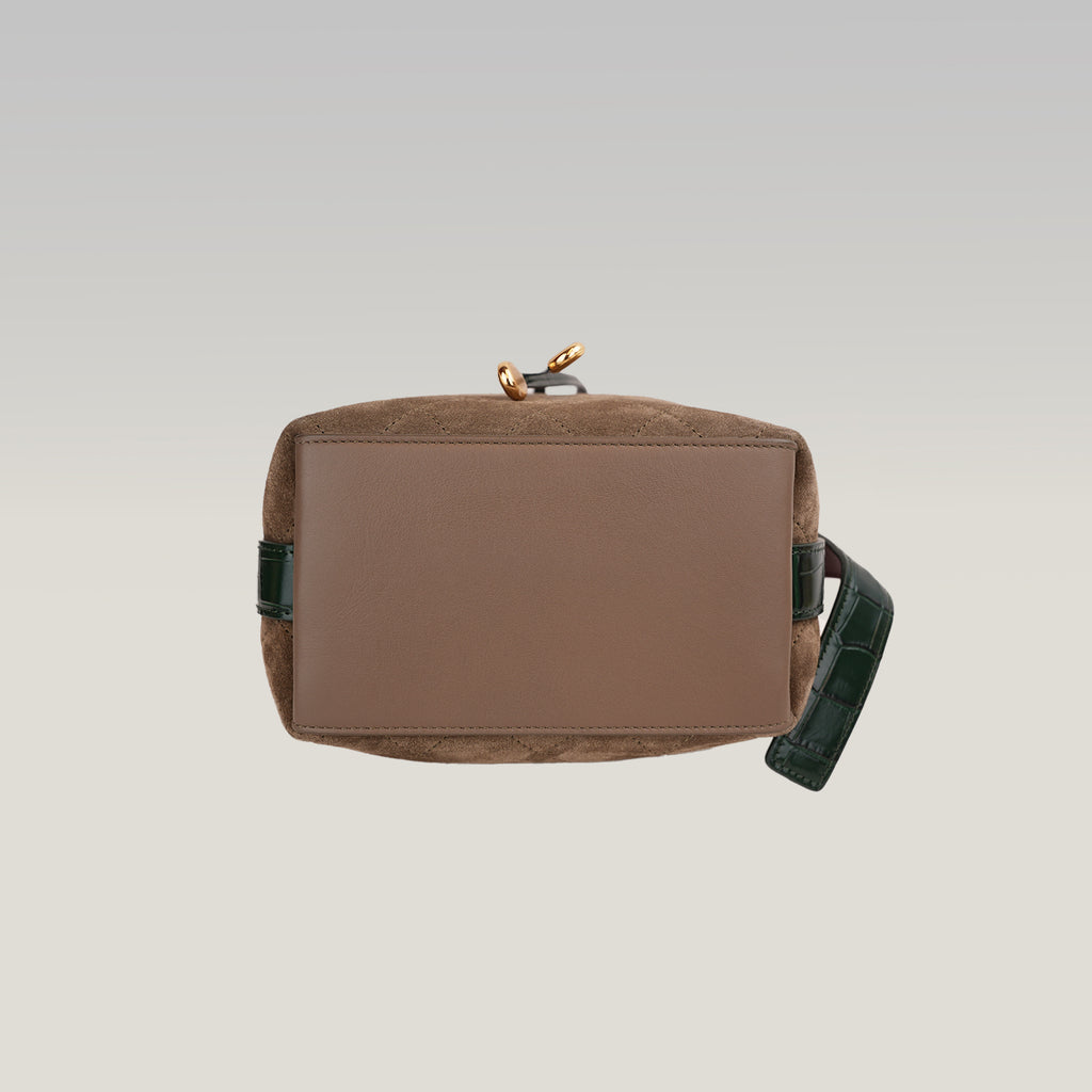 Chanel 26B CC Loop Small Bucket Bag in Suede Beige Scuro con Pelle Nera e Hardware Dorato