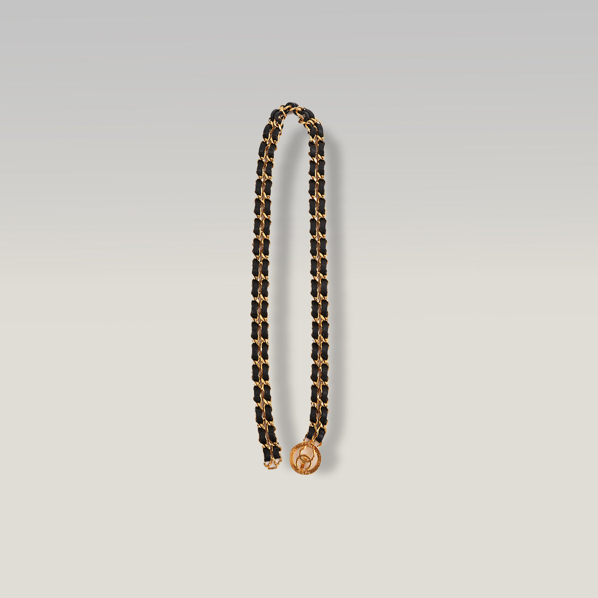 Chanel Cintura a Catena Vintage in Metallo Dorato Intrecciato con Pelle Nera e Chiusura Logo CC
