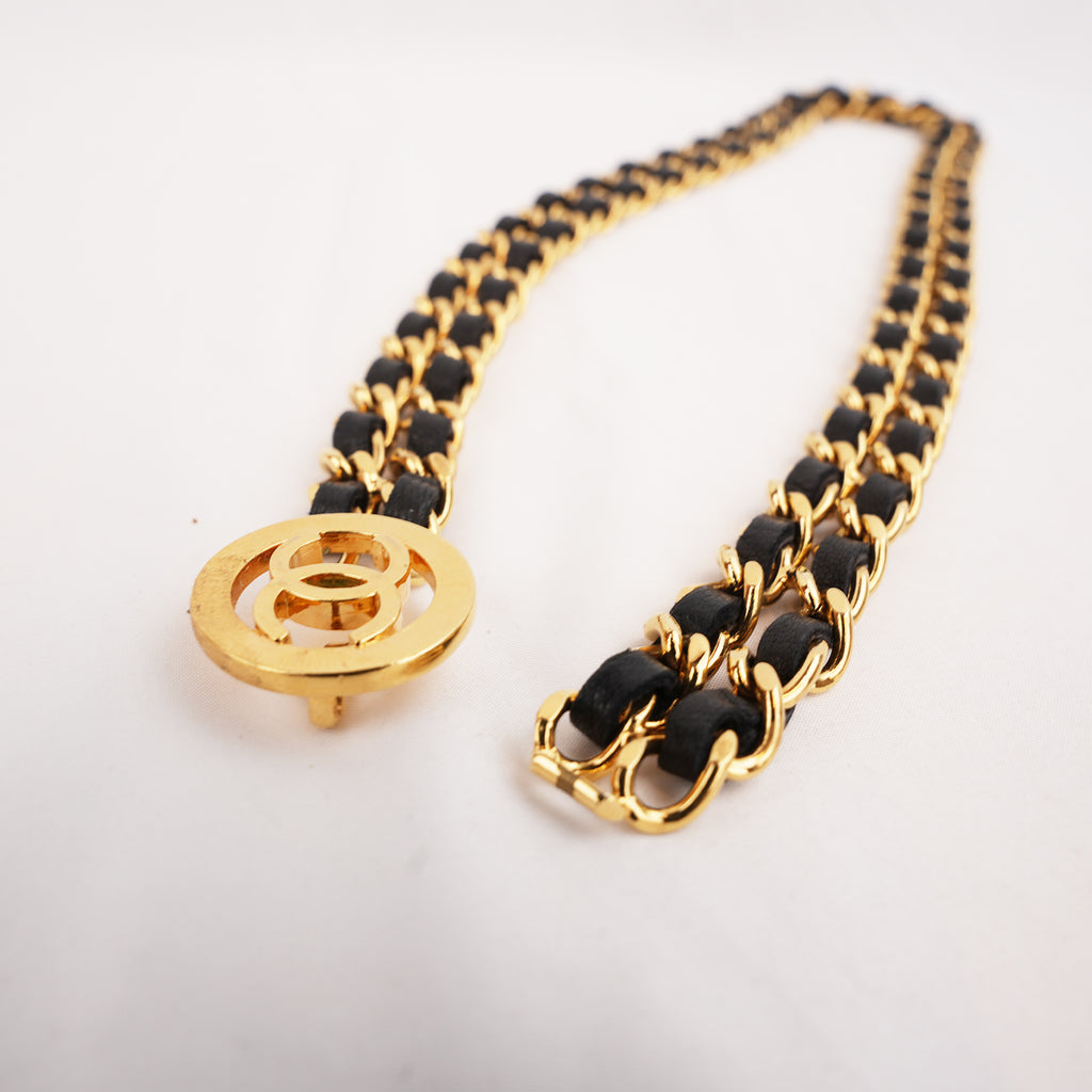 Chanel Cintura a Catena Vintage in Metallo Dorato Intrecciato con Pelle Nera e Chiusura Logo CC