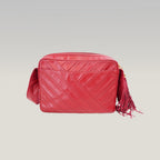 Chanel Vintage Camera Bag Chevron del 1994 in Pelle di Agnello Rossa con Nappina e Carta di Autenticità