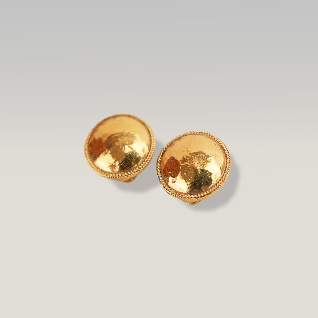 Chanel Orecchini a Clip Rotondi Vintage in Metallo Dorato Martellato – Bijoux Donna