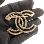 Chanel Spilla Vintage CC del 2015 in Metallo Dorato con Strass e Cristalli Luminosi