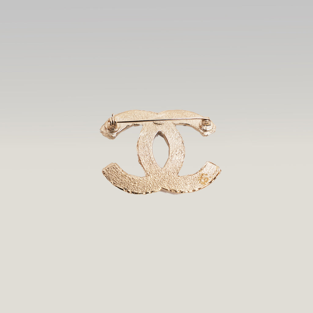 Chanel Spilla Vintage CC del 2013 in Metallo Dorato con Strass e Cristalli Luminosi