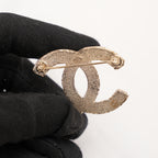 Chanel Spilla Vintage CC del 2013 in Metallo Dorato con Strass e Cristalli Luminosi