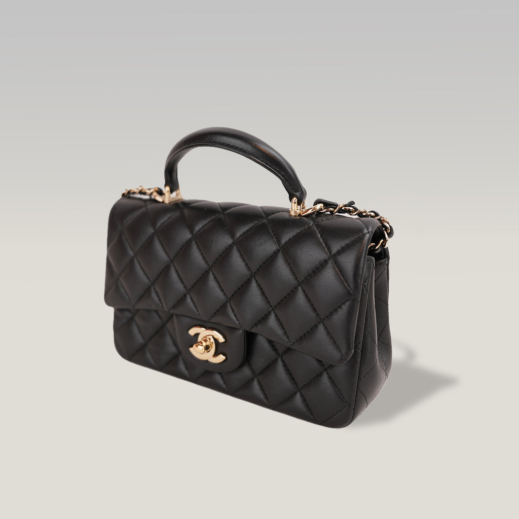 Chanel Mini Classic Flap con Manico in Pelle di Agnello Nera Matelassé e Metallo Dorato