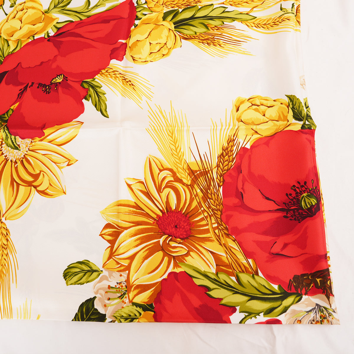 Christian Dior Foulard Vintage in Seta Bianca con Stampa Floreale Rossa e Gialla