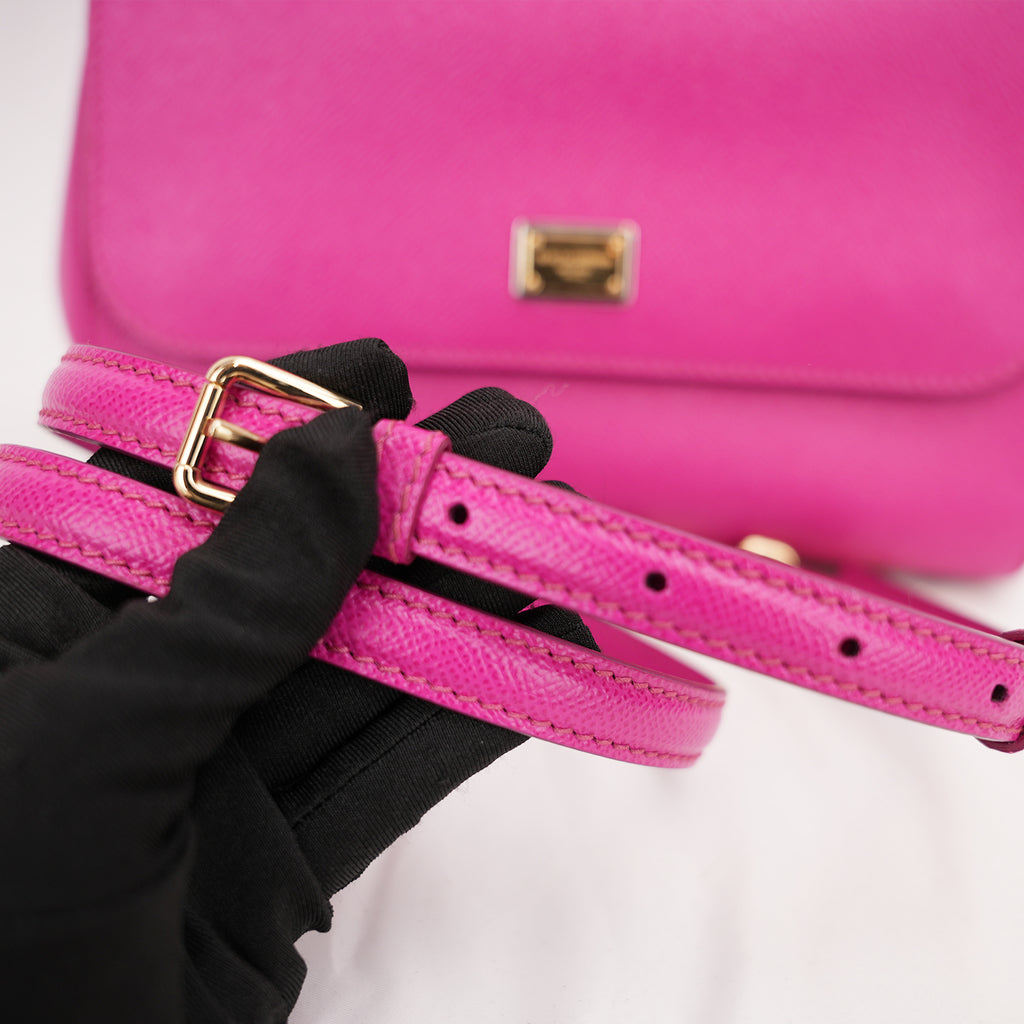 Dolce & Gabbana Miss Sicily 26 Medium in Pelle Fucsia con Tracolla e Dettagli Dorati
