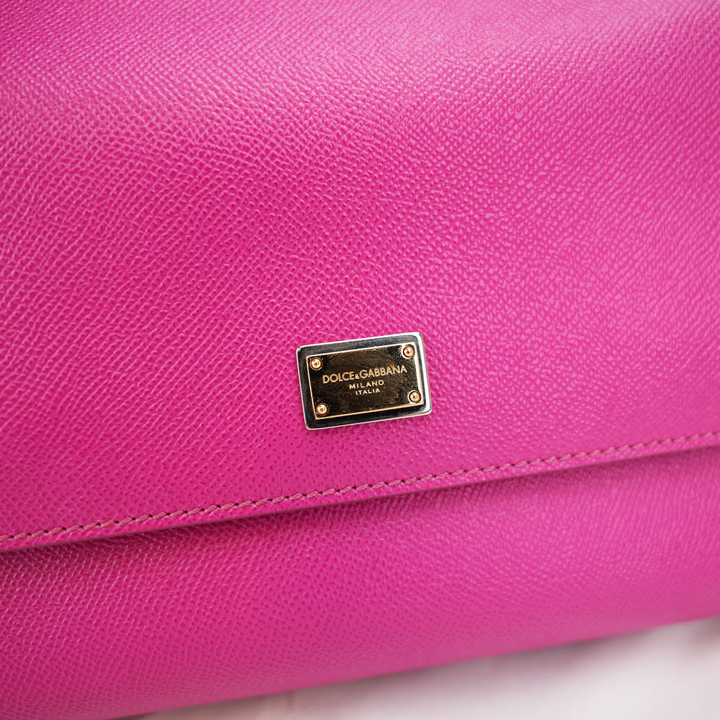 Dolce & Gabbana Miss Sicily 26 Medium in Pelle Fucsia con Tracolla e Dettagli Dorati