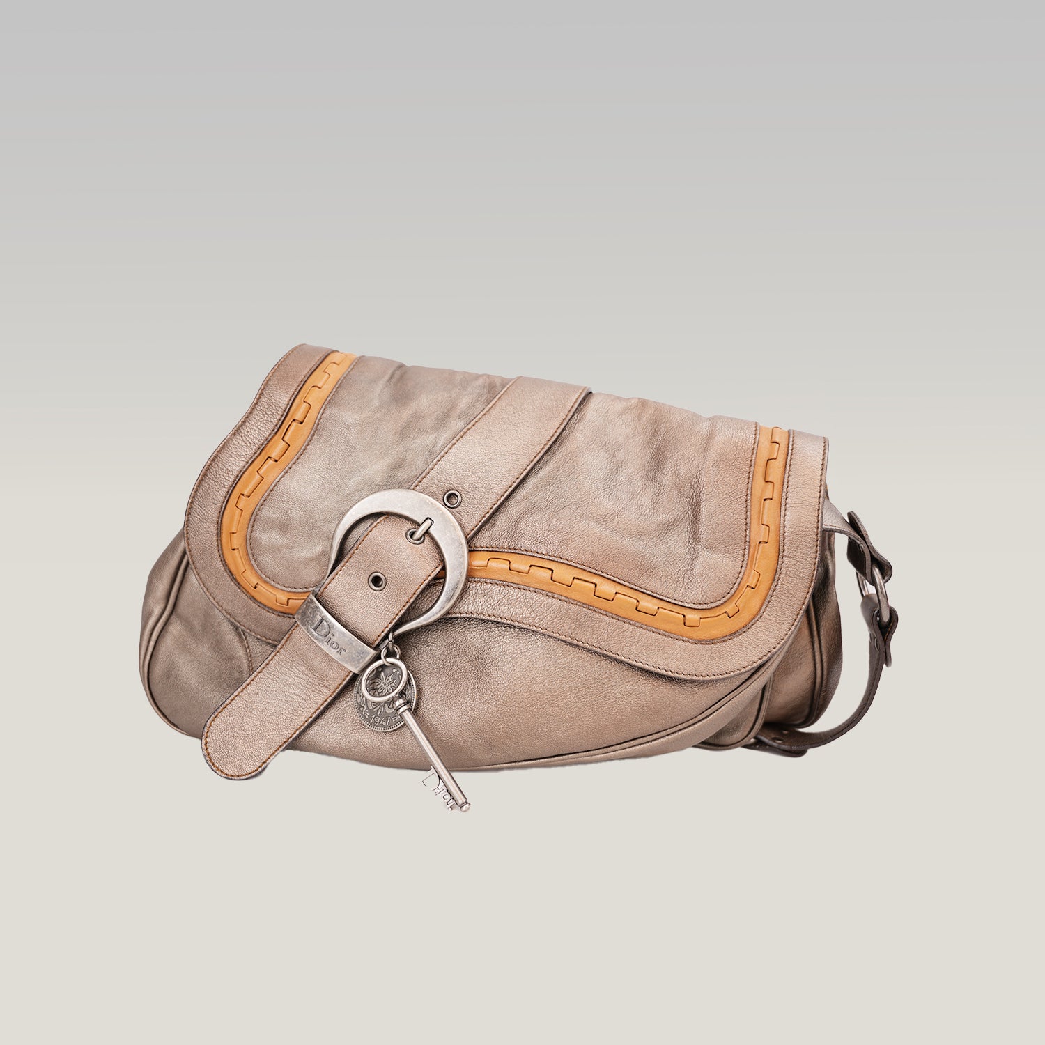 Dior Gaucho Vintage Borsa a Spalla in Pelle Laminata Marrone con Maxi Fibbia