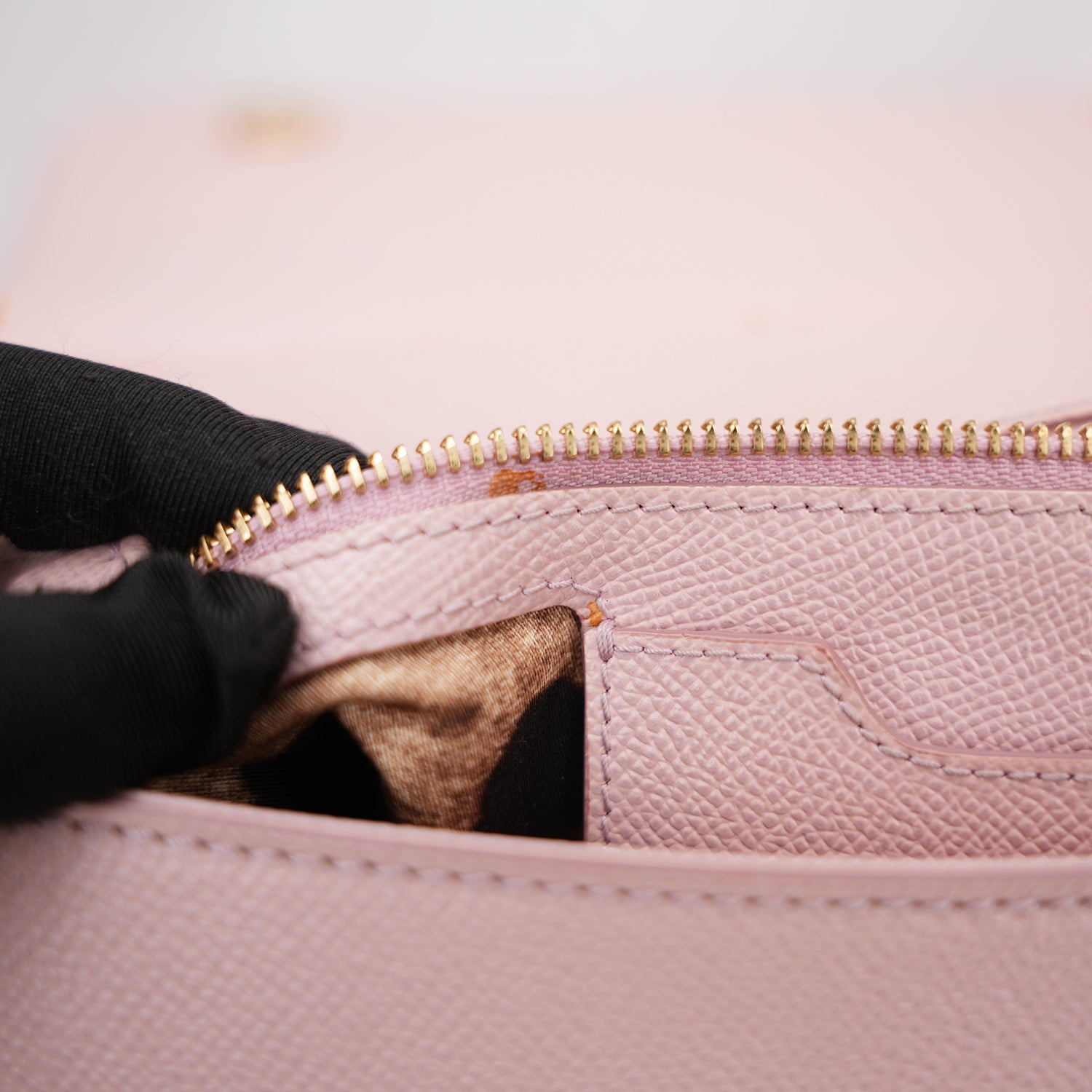 Dolce & Gabbana Sicily Medium Bag Rosa in Pelle Dauphine con Tracolla Regolabile