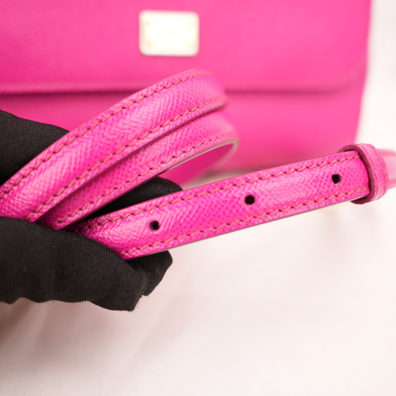 Dolce & Gabbana Sicily 26 Borsa Fucsia in Pelle con Dettagli Dorati