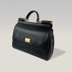 Borsa Dolce & Gabbana Sicily Media Nera in Pelle Dauphine con Dettagli Dorati – 26 cm