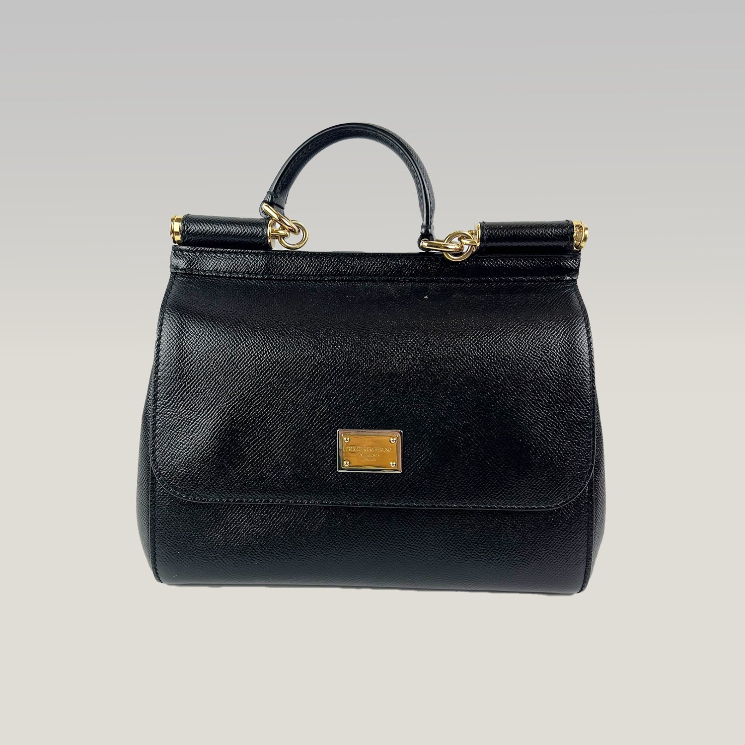 Borsa Dolce & Gabbana Sicily Media Nera in Pelle Dauphine con Dettagli Dorati – 26 cm