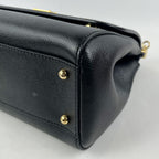 Borsa Dolce & Gabbana Sicily Media Nera in Pelle Dauphine con Dettagli Dorati – 26 cm