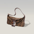 Fendi Baguette Vintage Borsa a Spalla in Tela Zucca FF Marrone con Finiture in Pelle e Fibbia Argentata