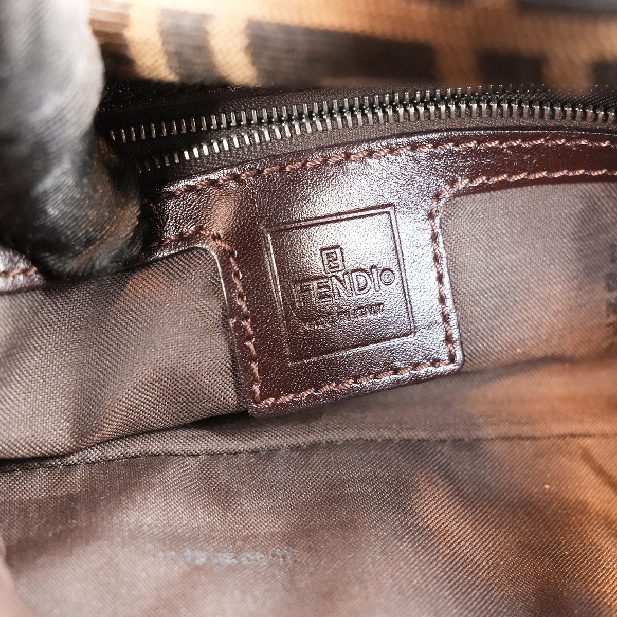 Fendi Baguette Vintage Borsa a Spalla in Tela Zucca FF Marrone con Finiture in Pelle e Fibbia Argentata