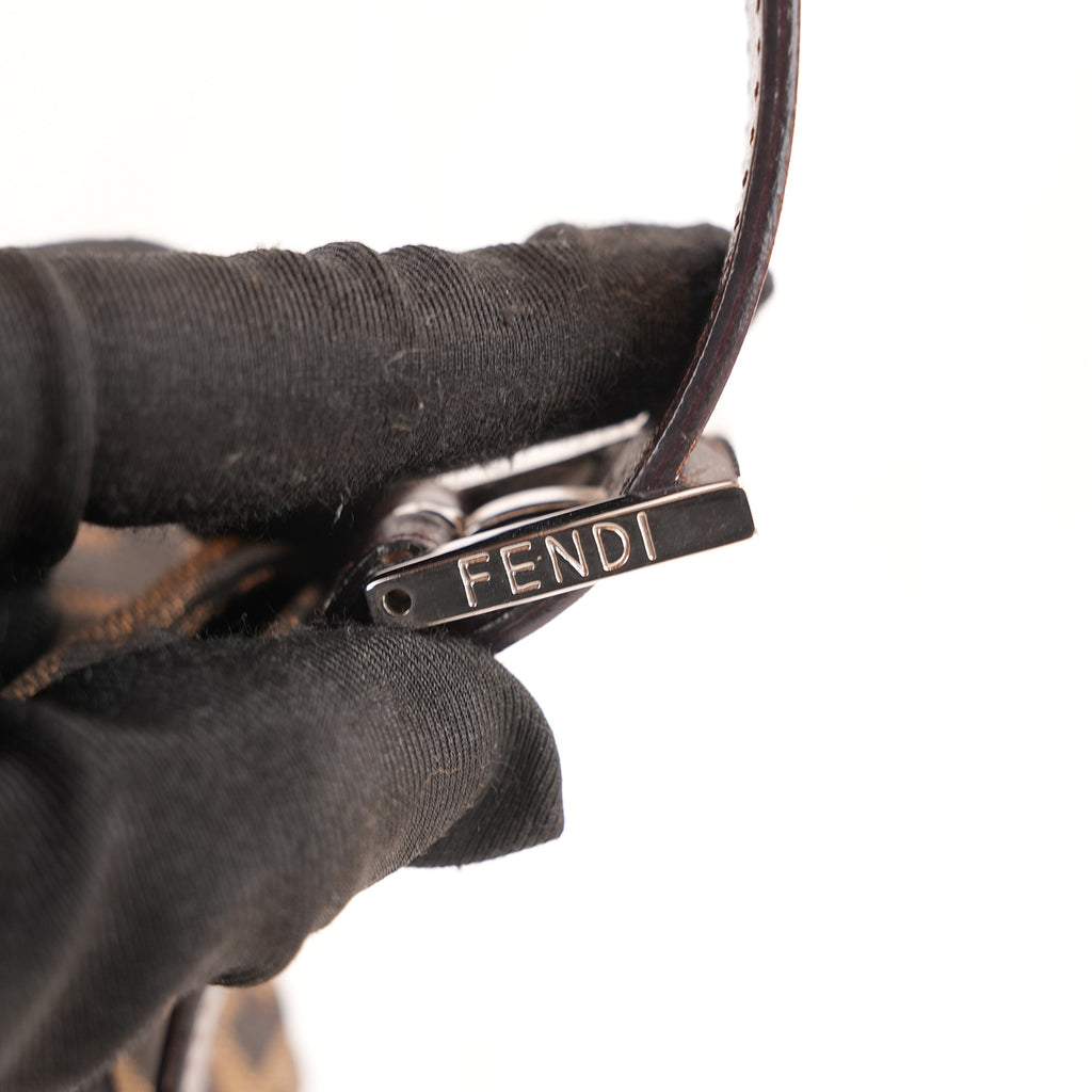 Fendi Baguette Vintage Borsa a Spalla in Tela Zucca FF Marrone con Finiture in Pelle e Fibbia Argentata