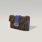 Fendi Baguette Flat Marrone in Tela FF con Dettagli in Pelle e Hardware Argentato