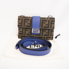 Fendi Baguette Flat Marrone in Tela FF con Dettagli in Pelle e Hardware Argentato