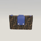 Fendi Baguette Flat Marrone in Tela FF con Dettagli in Pelle e Hardware Argentato