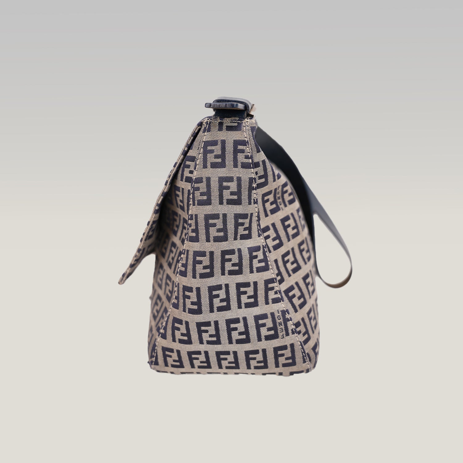 Fendi Mamma Baguette 29 in Tela Zucca FF Beige e Pelle Blu con Chiusura FF Argento