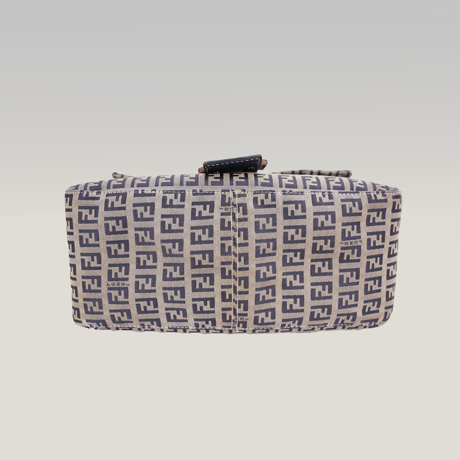 Fendi Mamma Baguette 29 in Tela Zucca FF Beige e Pelle Blu con Chiusura FF Argento