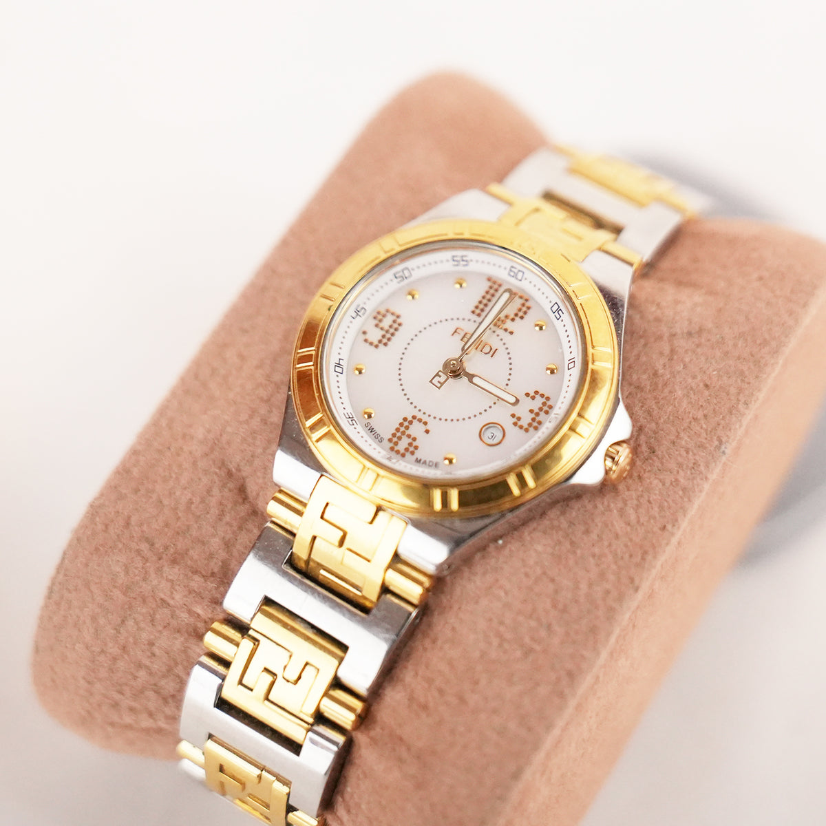 Fendi Orologio Vintage Donna con Quadrante Madreperla Bianco e Bracciale Bicolore Argento e Oro