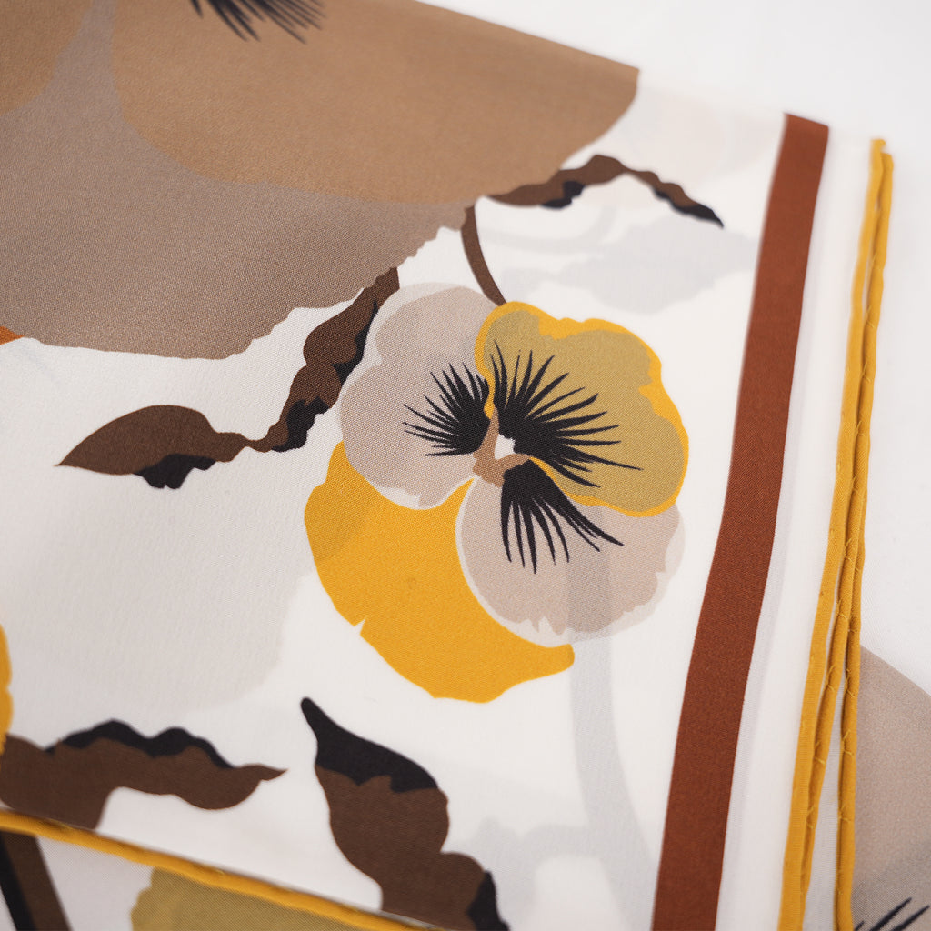 Gucci Foulard in Seta 60 Flora Floral Print Bianco Marrone e Giallo