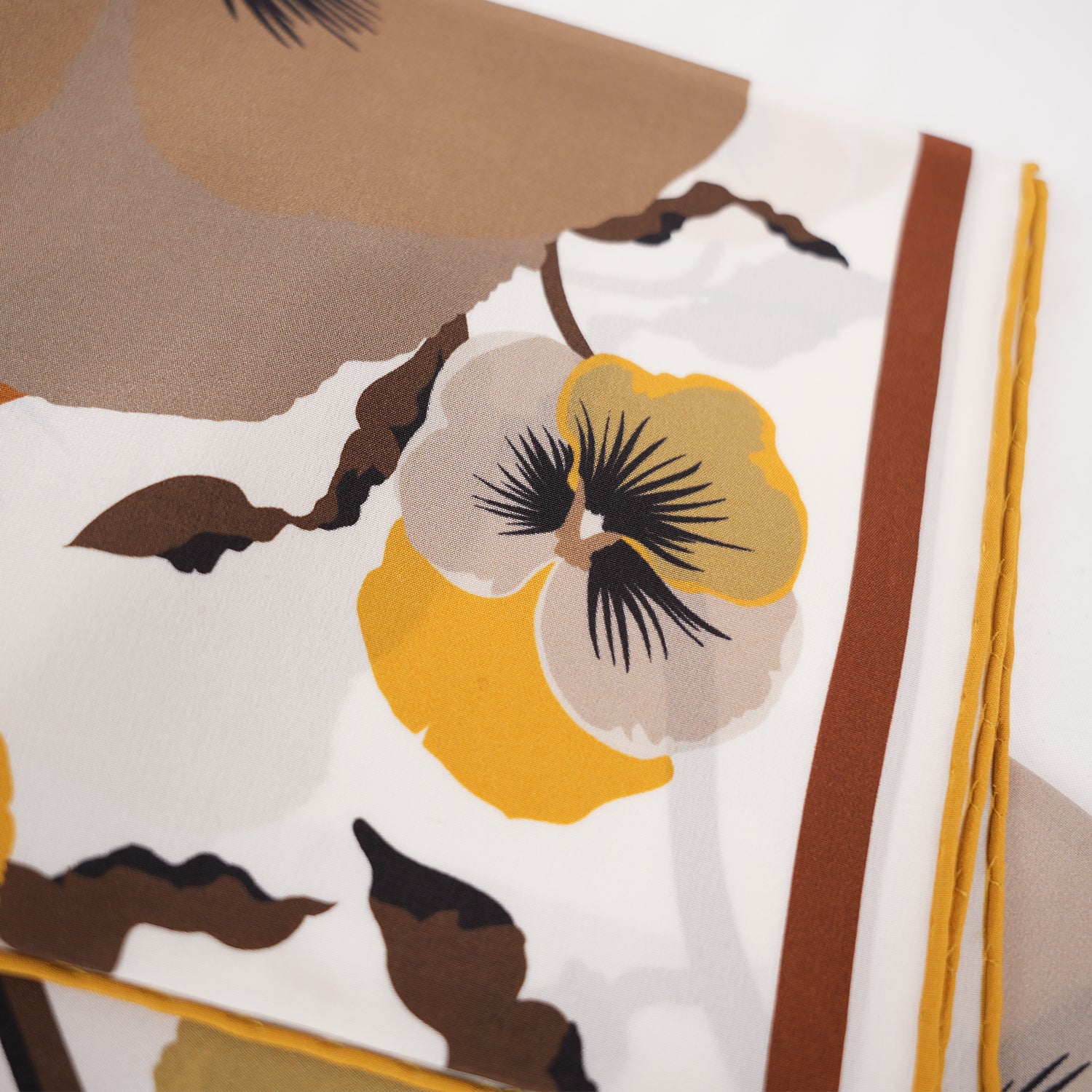 Gucci Foulard in Seta 60 Flora Floral Print Bianco Marrone e Giallo