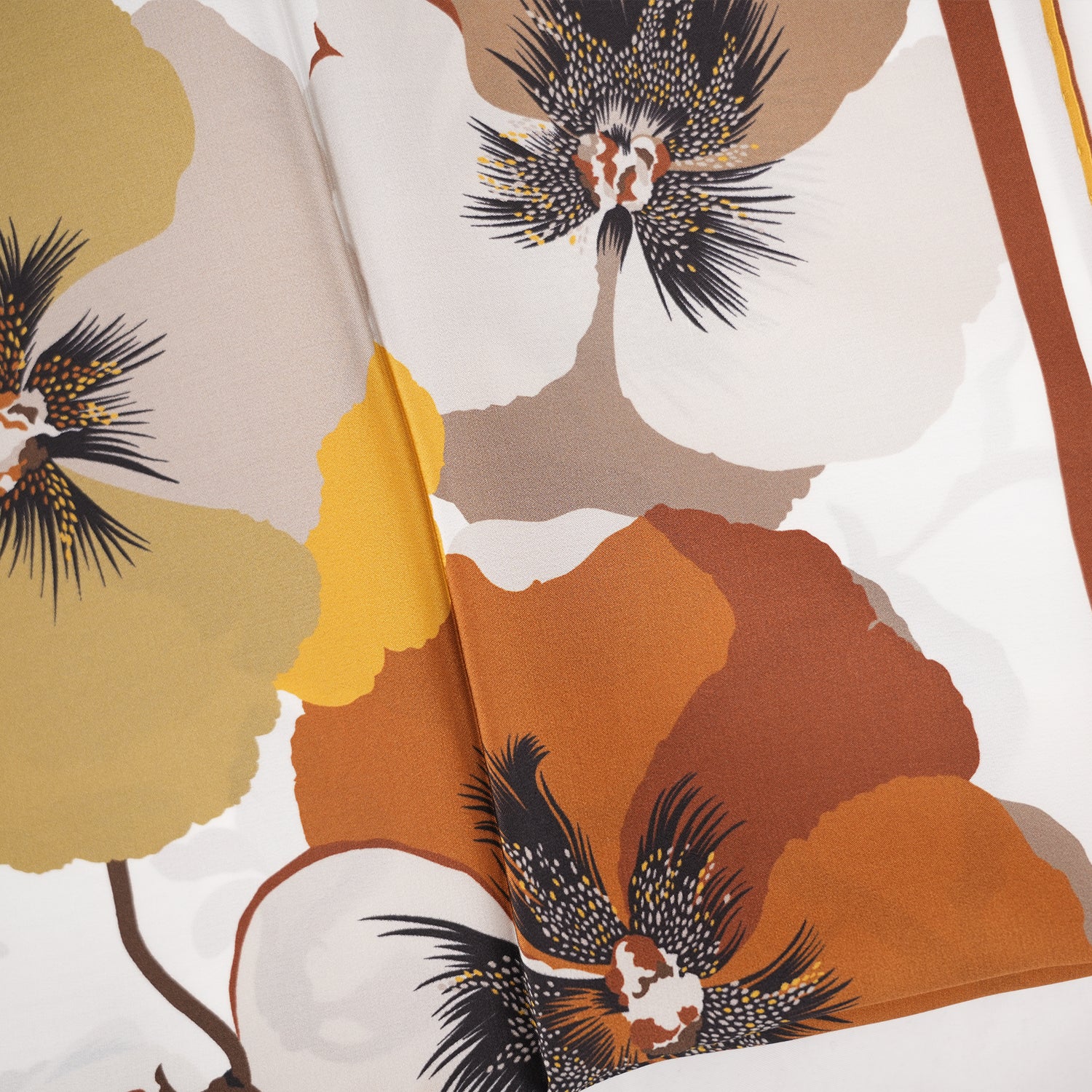 Gucci Foulard in Seta 60 Flora Floral Print Bianco Marrone e Giallo