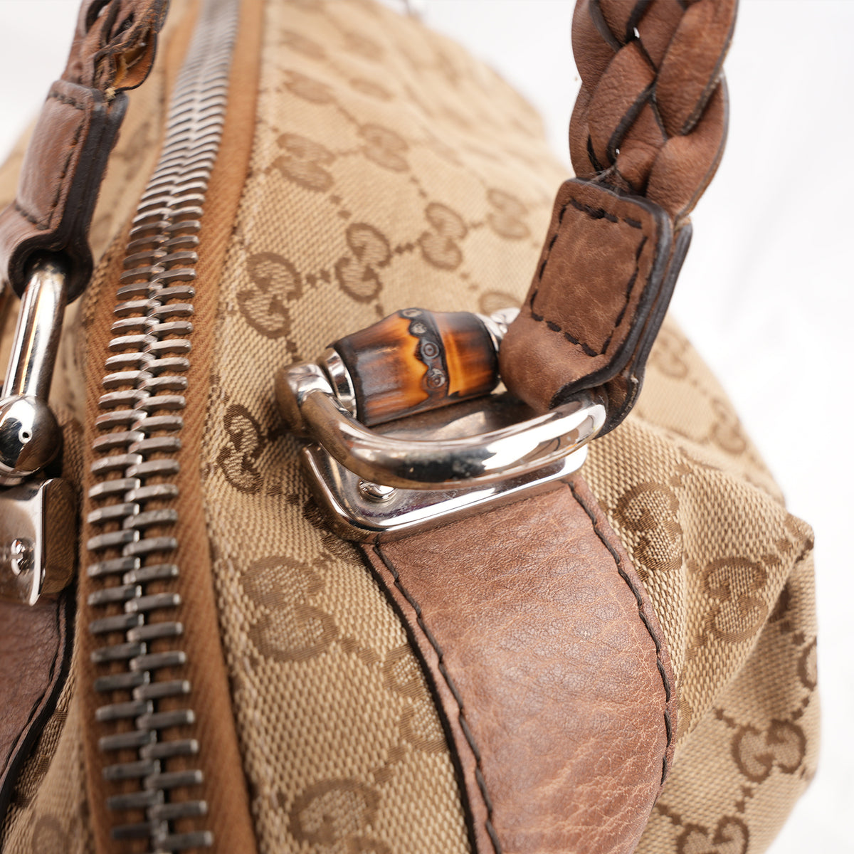 Gucci Bamboo Borsa a Spalla in Tela GG Monogram Beige e Marrone con Finiture in Pelle e Dettagli Bamboo