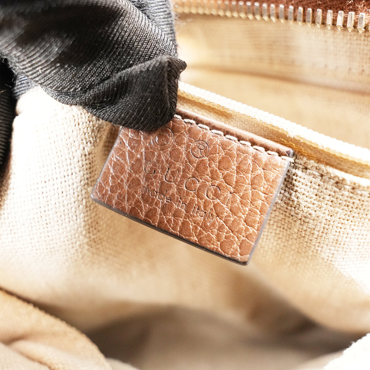 Gucci Bree Small Borsa a Mano in Tela GG Supreme Beige e Marrone con Finiture in Pelle