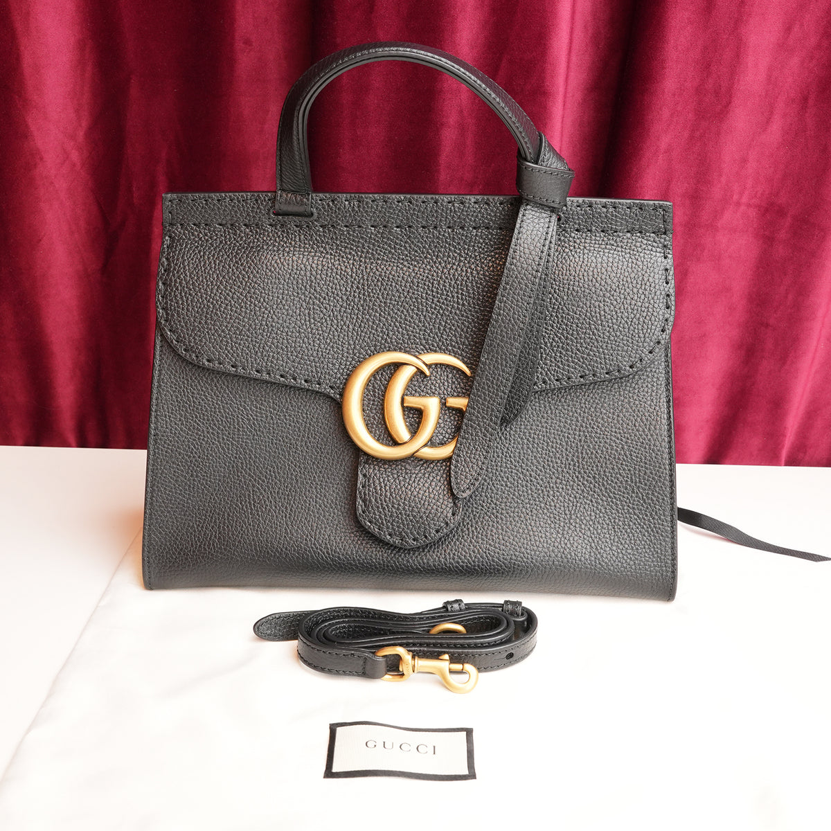 Gucci GG Marmont Borsa a Mano in Pelle Martellata Nera con Logo Double G Dorato e Manico Superiore