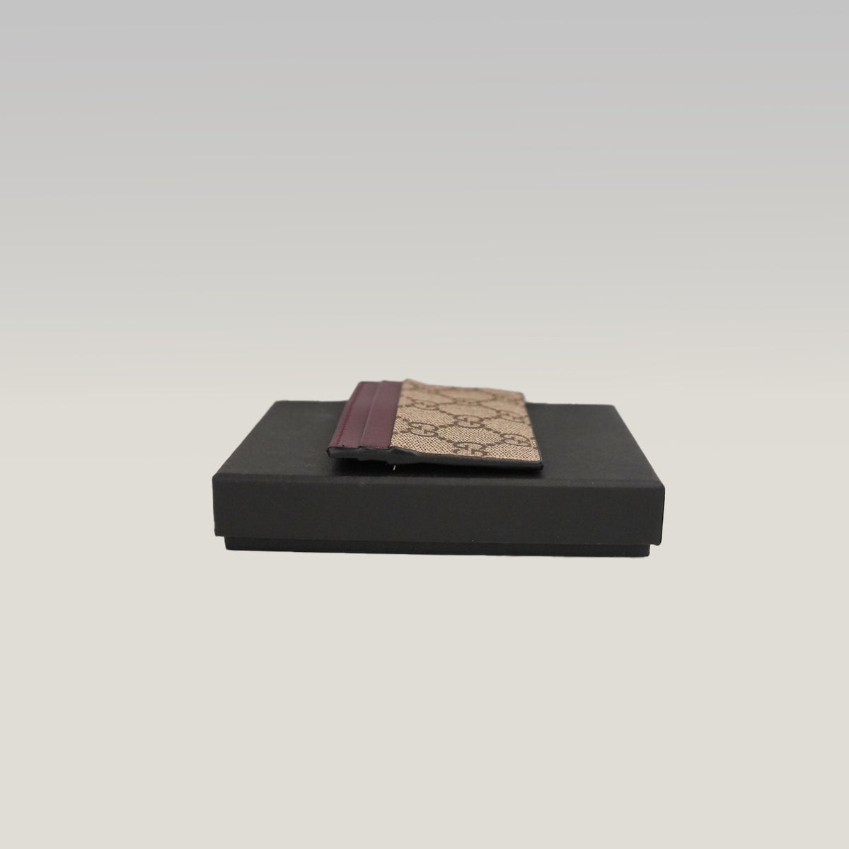 GUCCI Kartenetui GG Supreme in Beige und Braun mit bordeauxfarbenem Leder und Box