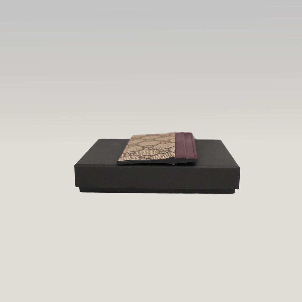 GUCCI Kartenetui GG Supreme in Beige und Braun mit bordeauxfarbenem Leder und Box