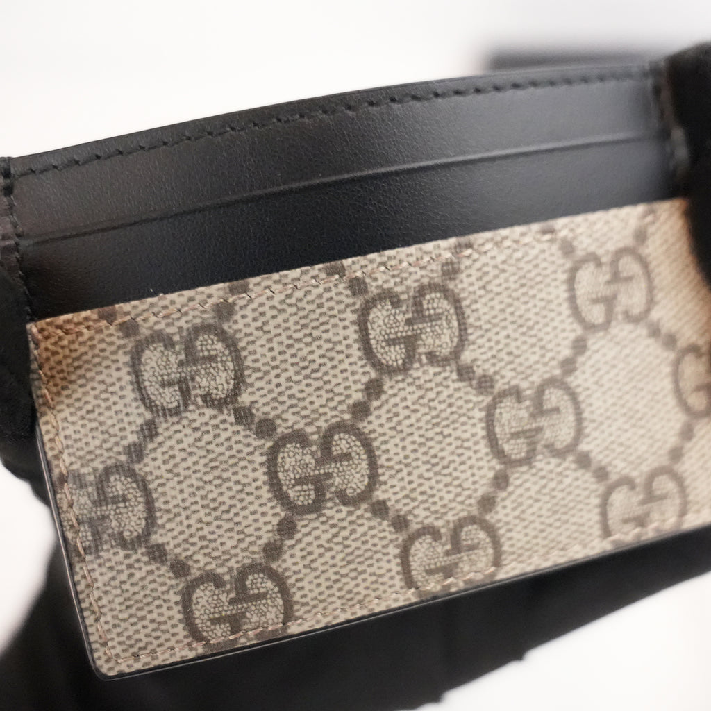 GUCCI Portacarte GG Supreme Beige e Marrone con Pelle Nera – Condizioni Eccellenti con Scatola