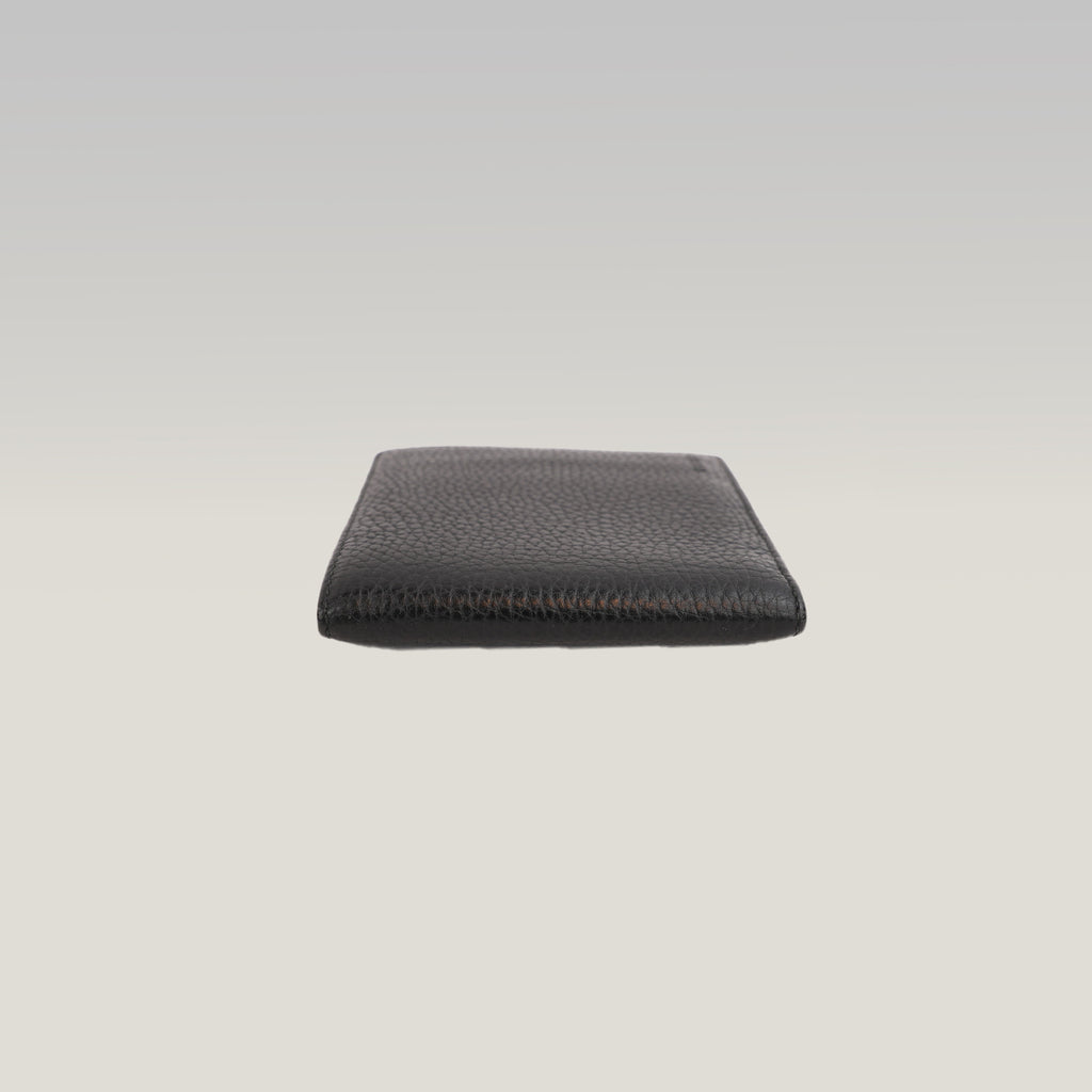 Gucci Portafoglio Bifold in Pelle Martellata Nera con Logo Gucci – Portafoglio Compatto da Uomo
