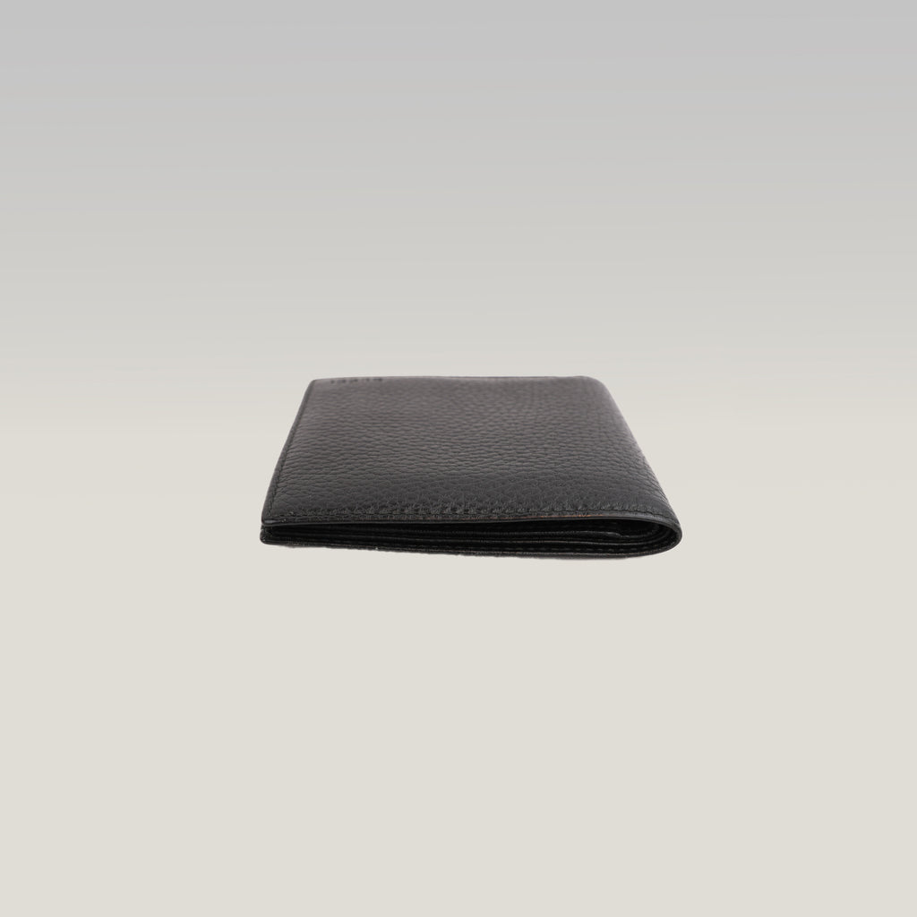 Gucci Portafoglio Bifold in Pelle Martellata Nera con Logo Gucci – Portafoglio Compatto da Uomo