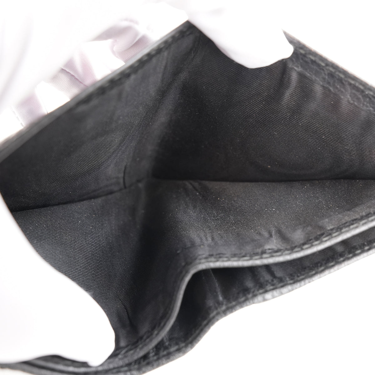 Gucci Portafoglio Bifold in Pelle Martellata Nera con Logo Gucci – Portafoglio Compatto da Uomo