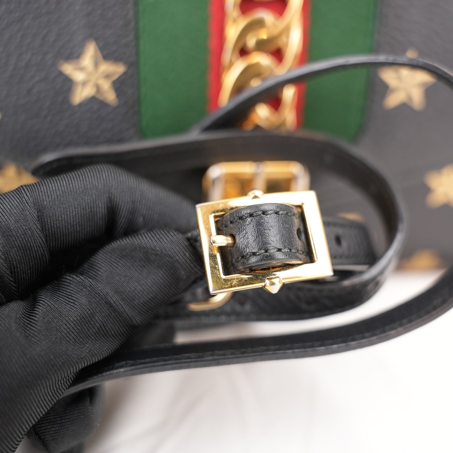 Gucci Sylvie Small Bee Star Leather Shoulder Bag Black con Web Stripe e Nastro