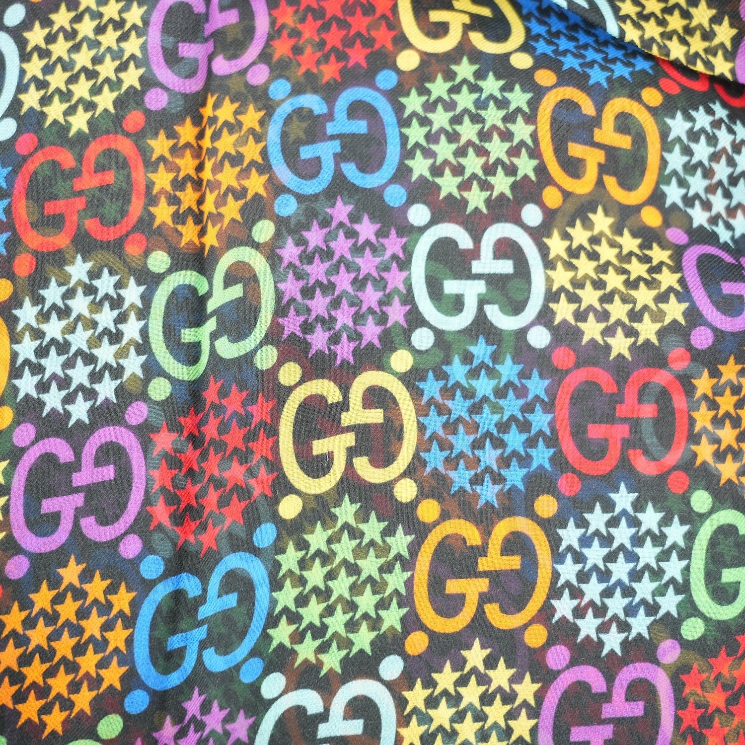 Gucci GG Star Print Maxi Foulard in Seta Multicolor 135×135 cm Sciarpa Oversize