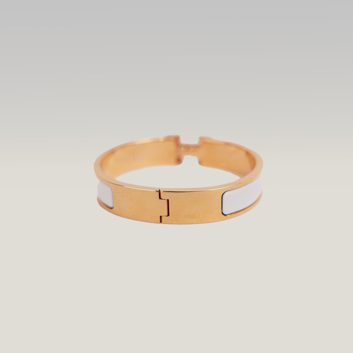 Hermès Clic Clac H PM Bracciale Rigido in Metallo Dorato con Smalto Bianco