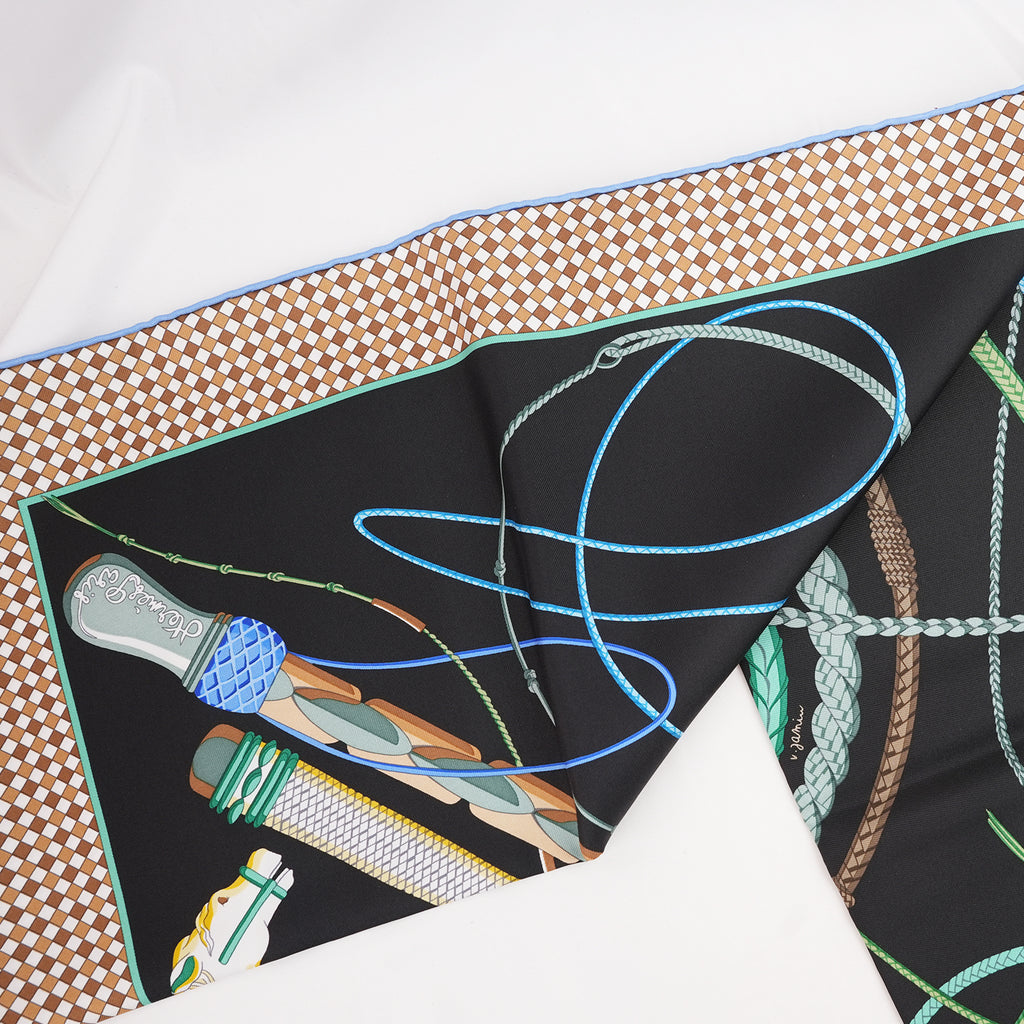 Hermès Fouets et Badines Foulard Carré 90 in Seta Nera Multicolore con Motivi Equestri e Bordi Geometrici